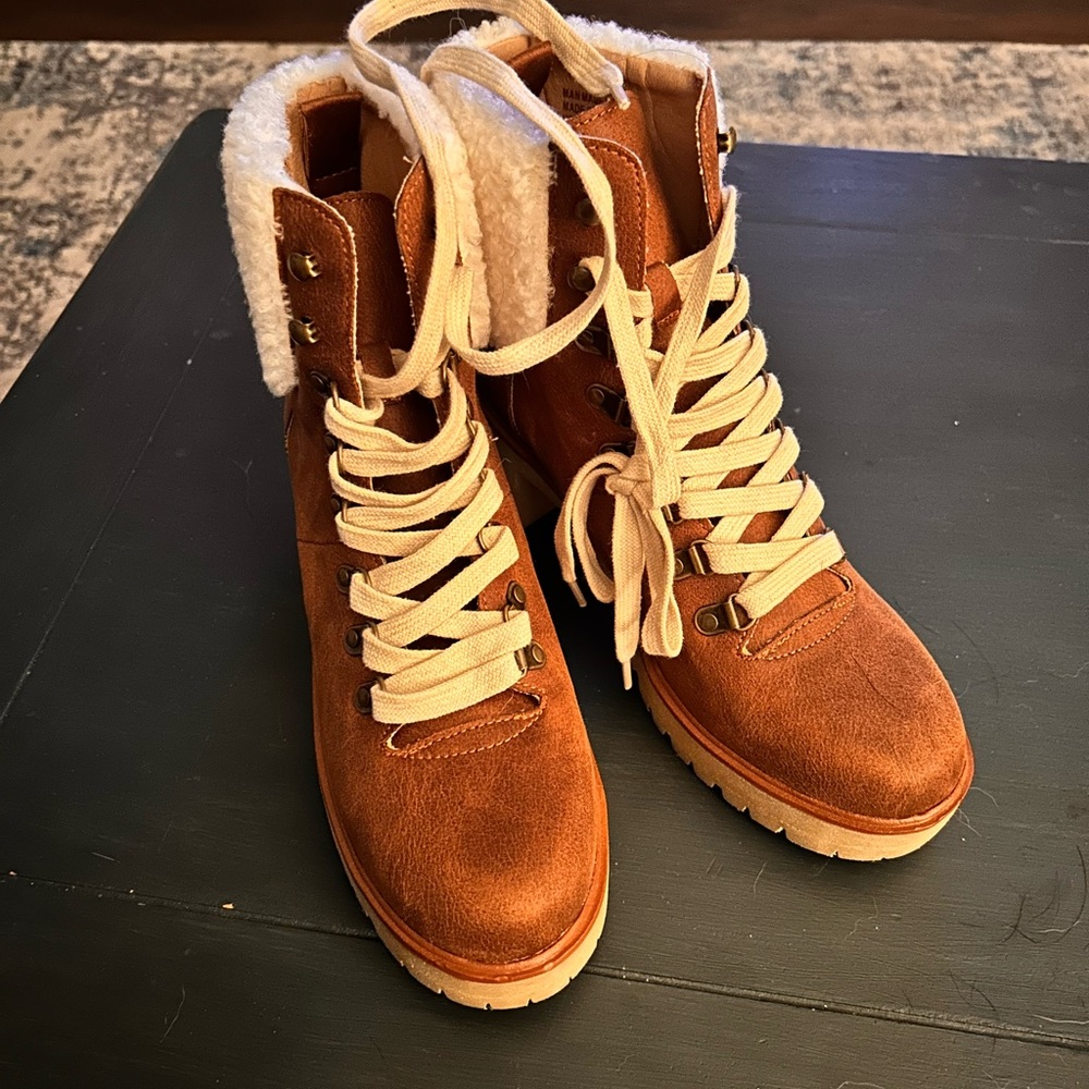 Cargo Boots
